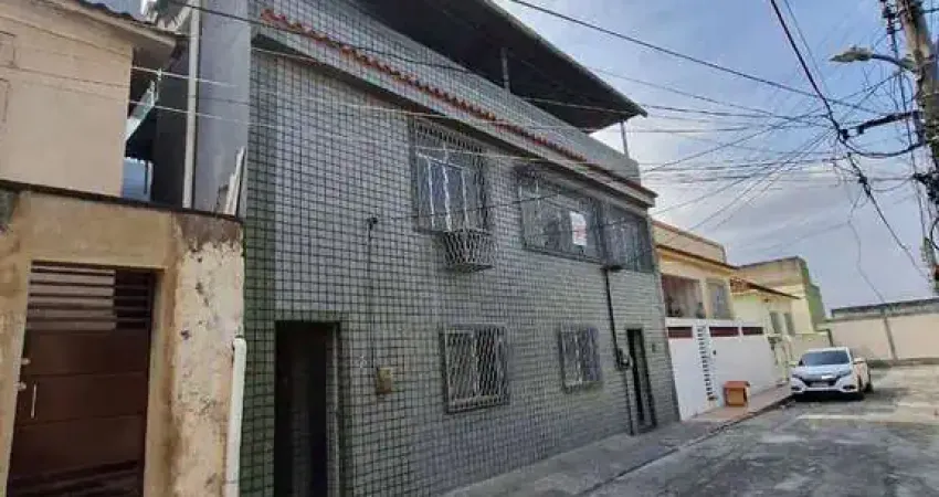 Casa a venda, 2 salas amplas com 4 quartos, 3 vagas e terraço. piedade.