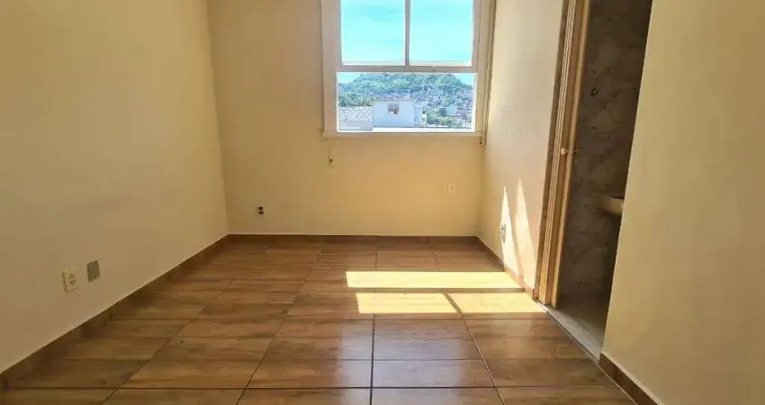 Rua do Catete, Apartamento a venda com Quarto e sala. Fundos.