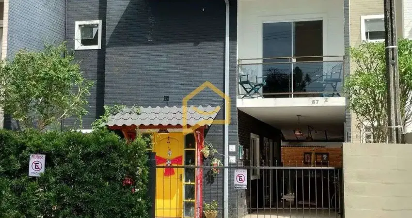 Casa sobrado 3 dormitorios, 3 banheiros, 2 vagas garagem e 223m2.