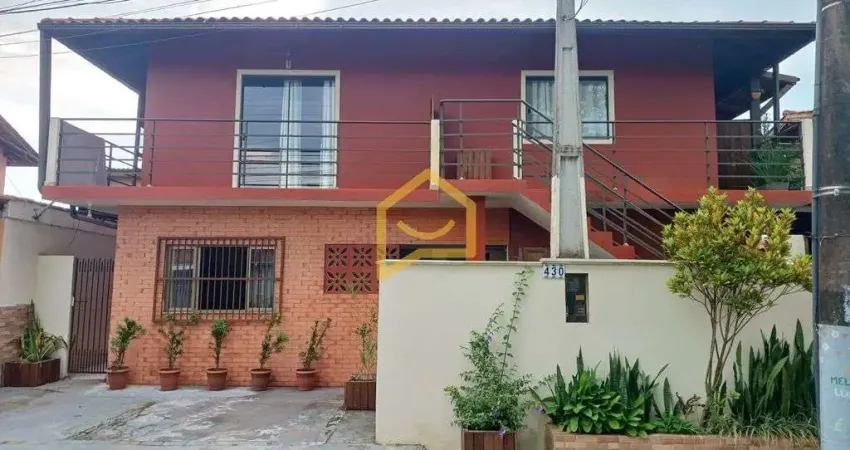 Casa com 7 dormitórios, 9 banheiro, 2 vaga de garagem e 347m2.