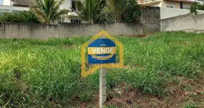 Ótimo terreno em excelente localização com 730 m² com escritura pública.