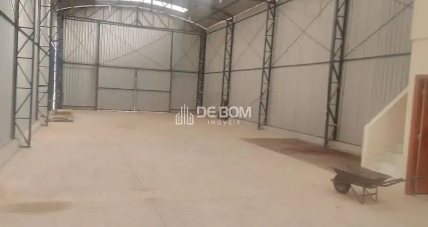 Barracão para locação no distrito industrial, com área útil de 320 metros quadrados em um terreno d