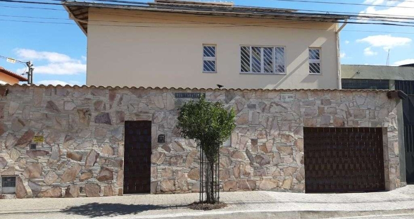 Casa para venda possui 437metros quadrados com 5 quartos no Bairro João Pinheiro - Belo Horizonte - MG