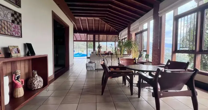 Mansão em Itaipava no Condomínio Quinta do Lago