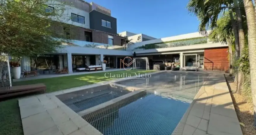 CASA CONTEMPORÂNEA COM LAZER COMPLETO EM CONDOMINIO ALTO PADRÃO NA BARRA DA TIJUCA