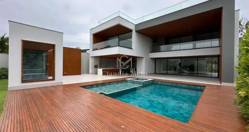 Casa triplex alto padrão primeira locação condominio mansões