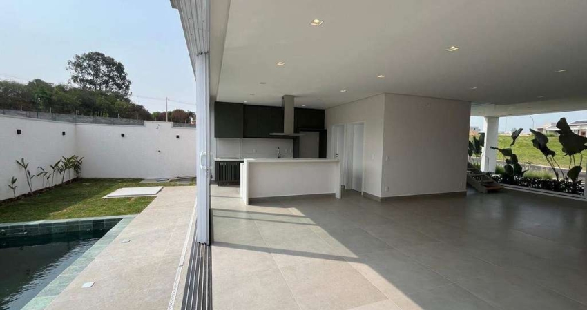 Lindo Sobrado com piscina e 3 suítes a venda no Condomínio London em Indaiatuba