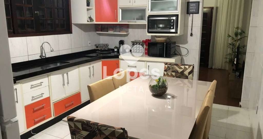 SOBRADO À VENDA COM 156M² EM EXCELENTE REGIÃO | SÃO JOSÉ DOS CAMPOS-SP