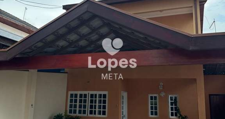CASA À VENDA COM 250M² DE ÁREA CONSTRUÍDA EM SÃO JOSÉ DOS CAMPOS/SP