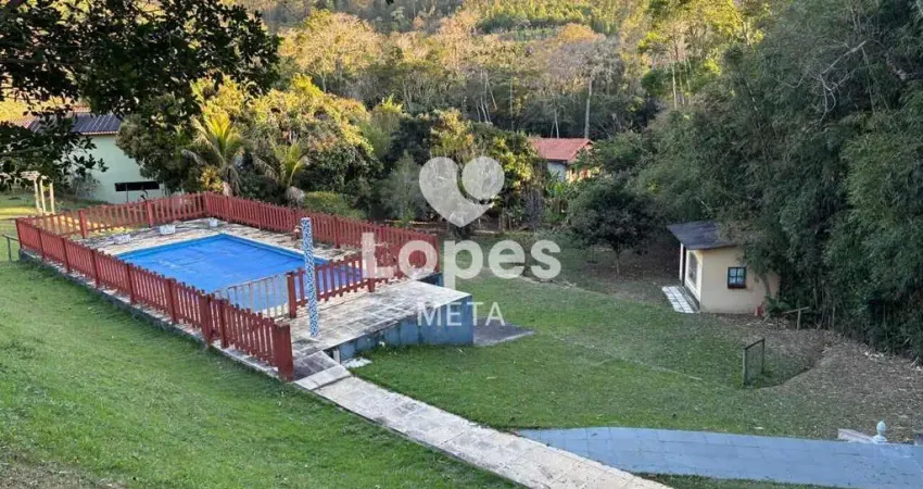 Chácara dos sonhos! 2.500m² de puro lazer com piscina, pomar e área gourmet completa – conforto e privacidade em meio à natureza!