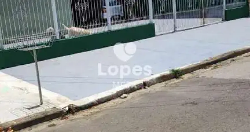 Casa térrea com suíte, ampla varanda e 4 vagas – rua tranquila e bem localizada