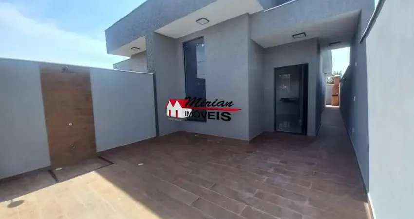 Linda casa (nova) 02 dormitórios, sala 2 ambientes, cozinha, piscina, churrasqueira, 02 vagas