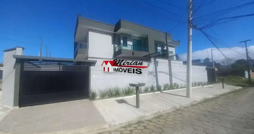 Lindo sobrado 02 dormitórios (1 suíte com closet), sala 2 ambientes, cozinha, 02 wc, 02 vagas, piscina, churrasqueira