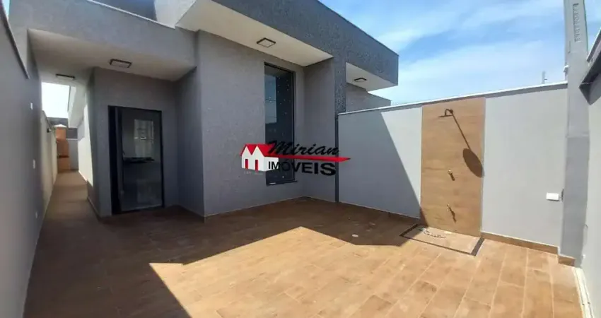 Linda casa (nova) 02 dormitórios, sala 2 ambientes, cozinha, piscina, churrasqueira, 02 vagas