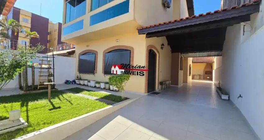 Imperdível casa à venda em peruibe-sp, balneário três marias: 4 quartos, 1 suíte, 2 salas, 3 banheiros, 3 vagas de garagem, 180m².