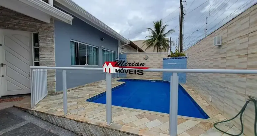 Impecável residência à venda em peruíbe-sp, bairro balneário três marias: 3 quartos, 1 suíte, 2 salas, 3 banheiros, 2 vagas, 149m² piscina