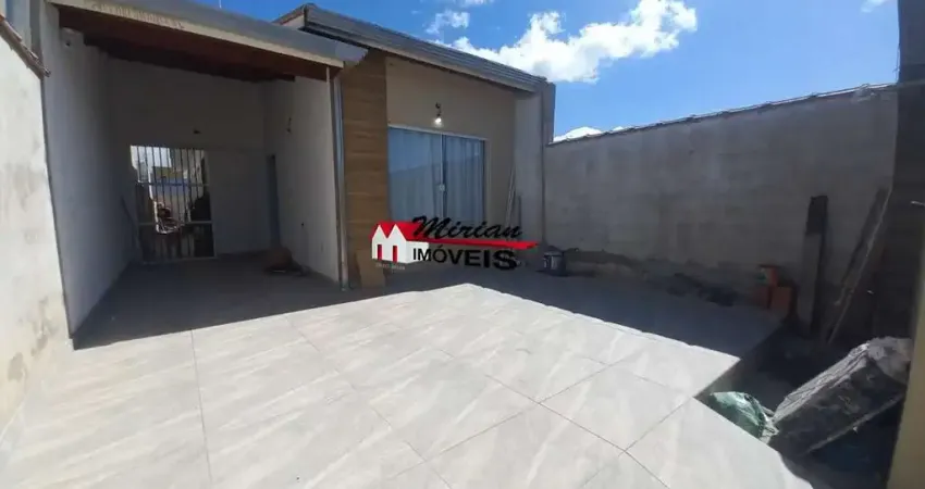 Casa térrea 'mobiliada' 02 dormitórios (1 suíte), sala de estar, cozinha americana, 02 wc, 02 vagas