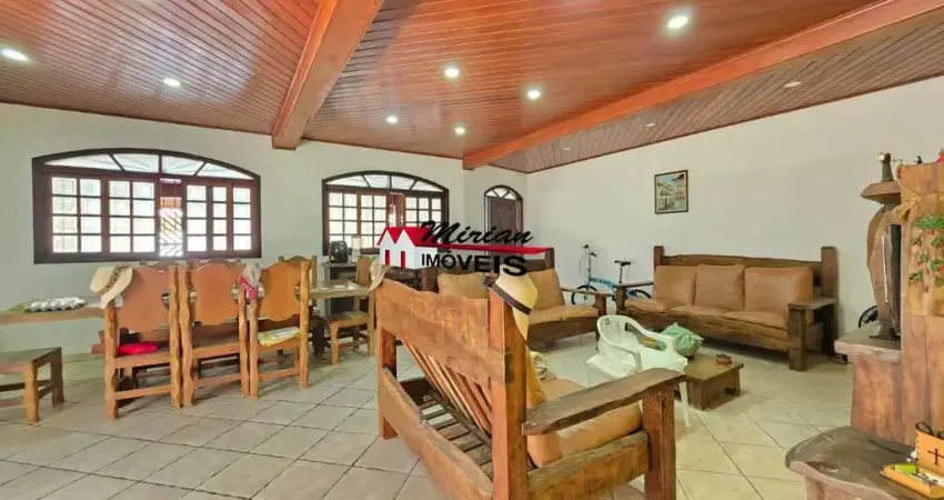 Casa térrea bairro nobre 100mts da praia - 3 dts (1 suíte), sala 3 ambientes, edícula, churrasqueira, 2 vagas