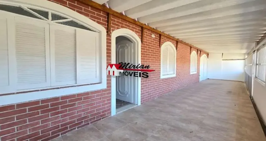 Casa para locação em peruibe-sp, bairro balneário stella maris: 3 quartos, 1 suíte, 1 sala, 2 banheiros, 2 vagas de garagem.