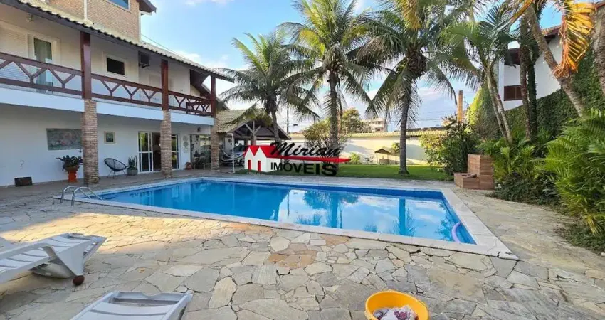 Sobrado a venda em peruibe proximo ao centro com 720m2 4 dormitórios e piscina ideal para morar