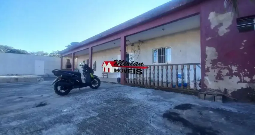 Casa térrea avarandada, 5 quartos (1 suíte), sala 2 ambientes, amplo quintal, piscina,  churrasqueira