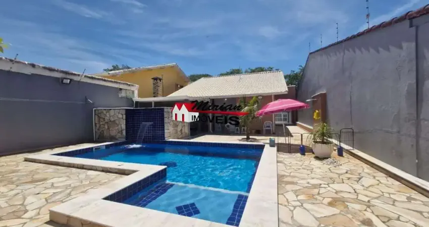 Oportunidade!!! linda casa 'mobiliada' 3 dts, ampla sala, espaço gourmet, piscina, 3 vagas - 500mts  da praia