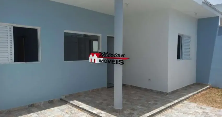 Casa a venda em peruíbe, 02 dormitórios, 01 vaga, apenas 400mts da praia