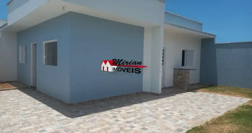 Casa (nova) 2 dts (sendo 1 suíte), amplo quintal, 3  vagas  - 400mts da  praia