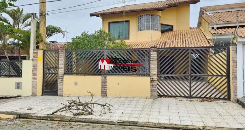 Sobrado 3 dts (sendo 1 suíte c/closet), ampla sala, varanda gourmet - 300mts da praia