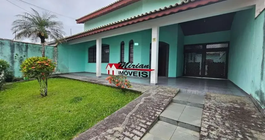 Oportunidade a 50mts da praia - sobrado 3 dts. ampla sala, edícula, churrasqueira, 4 vagas