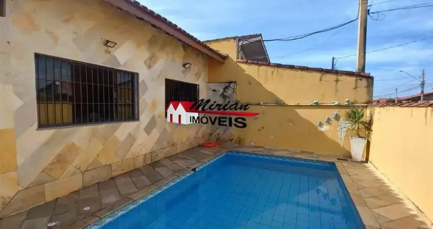 Ótima casa 'mobiliada' 03 dts. edícula, churrasqueira, piscina - bairro nobre