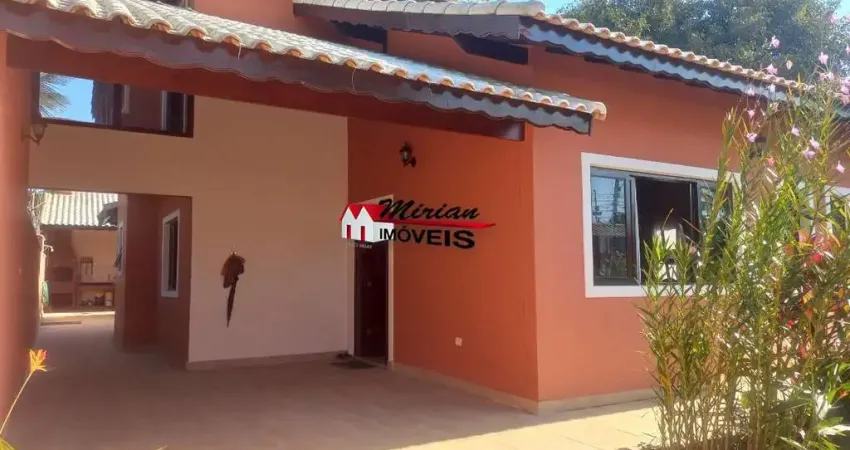 Ótima casa assobradada, 03 dts., edícula, churrasqueira, 3 vagas - 500mts da praia