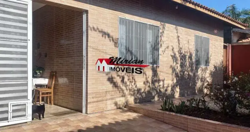 Casa térrea 3 dts (sendo 01 suíte), amplo quintal, jardins, 2 vagas