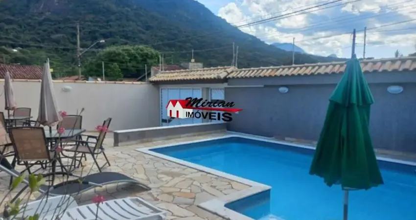 Belíssima casa 3 dts. edícula, churrasqueira, piscina - 200mts da praia