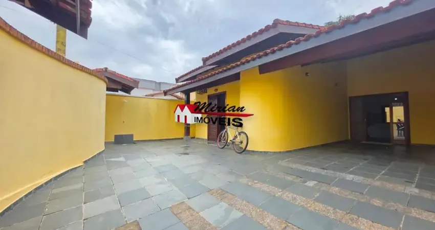 Ótima casa 03 dormitórios, 03 vagas - bairro nobre - 250 mts da praia