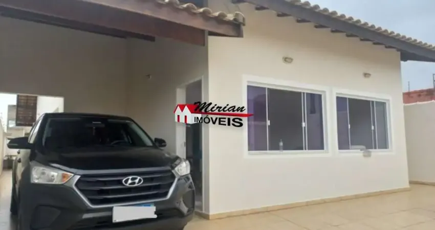 Casa térrea 3 dormitórios, espaço gourmet, piscina - 150mts  da praia