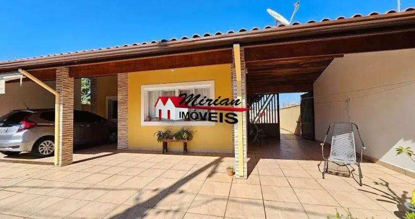 Casa a venda em peruibe  com 3 quartos sendo 1 suite sala granda ideal para morar