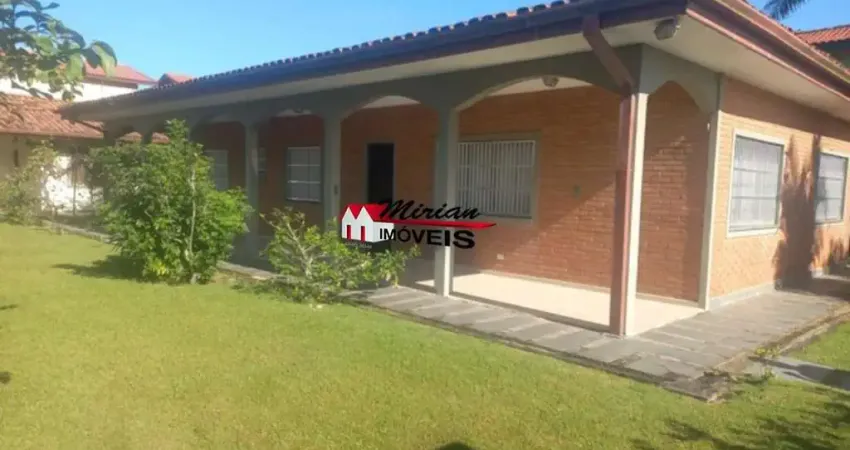 Super oportunidade!!! casa edificada em 02 lotes, 04 dts. edícula, churrasqueira - 100mts da praia