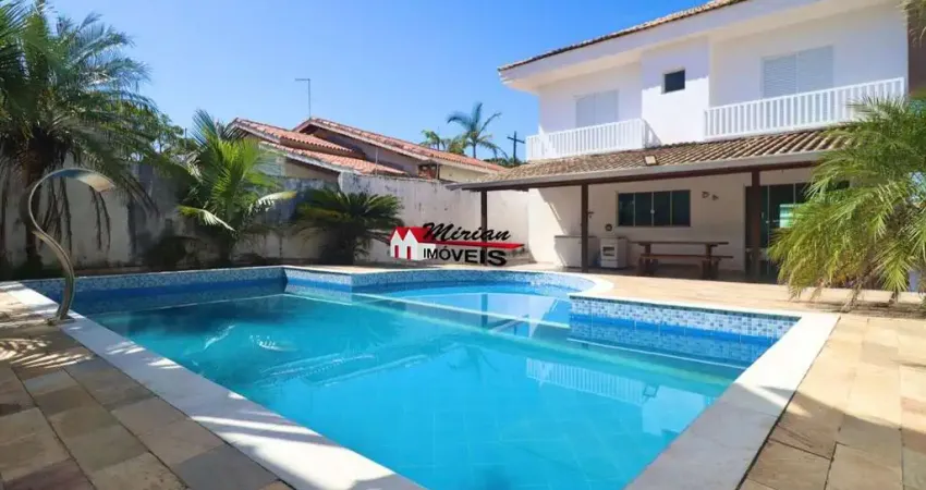 Sobrado com piscina localização privilegiada próximo a praia em peruibe