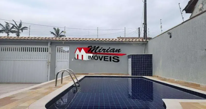 Sobrado a venda em peruibe, com 3 suites, 100 metros da praia com piscina