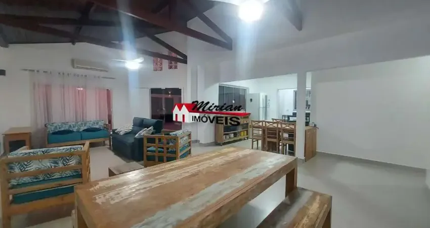 Casa a venda em peruibe  com 3 dormitorios  sendo uma edicula assobradada a 600m da praia