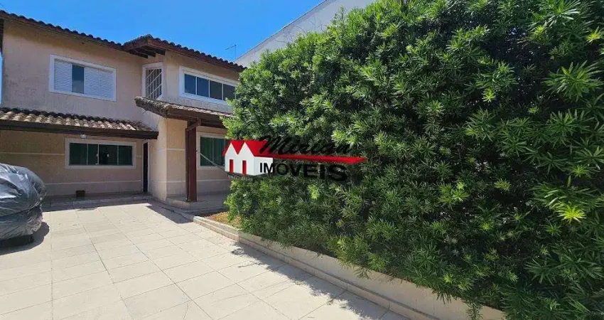 Sobrado com piscina para venda em peruibe. 4 dormitórios sendo 2 suítes, sala de estar para 2 ambientes, mezanino, pé direito duplo, cozinha bem ilumi