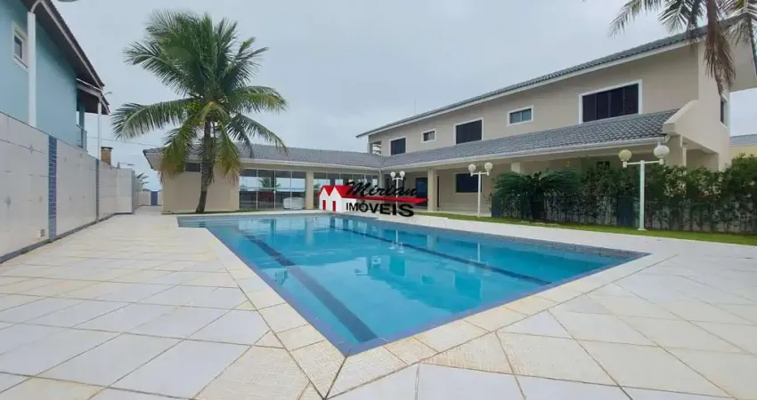Sobrado para venda em peruibe de frente para o mar com 4 suites, 4 salas amplas, cozinha planejada, 2 banheiros, lavanderia, espaço gourmet com churra