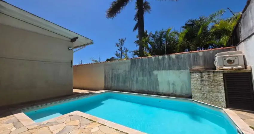 Casa com 3 quartos para alugar na Av Josedy, 383, Balneário Josedy, Peruíbe