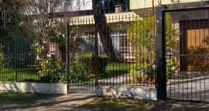 Casa com 5 quartos à venda na Praça Libaneza, 43, Jardim Lindóia, Porto Alegre