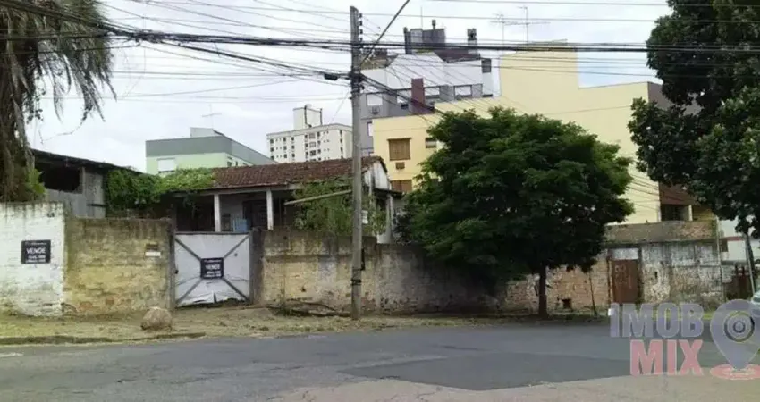 Terreno à venda na Rua Roque Calage, 355, Passo da Areia, Porto Alegre