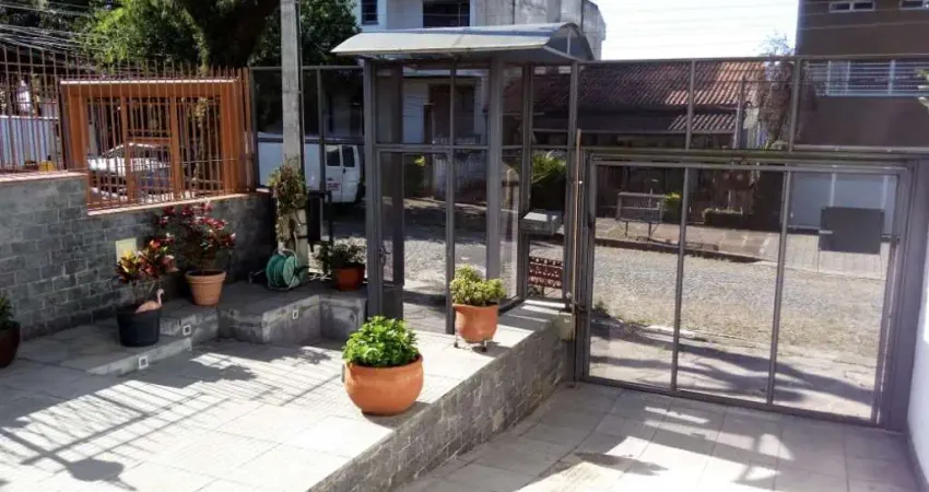 Casa com 3 quartos à venda na Rua Augusto Attílio Giordani, 159, São Sebastião, Porto Alegre