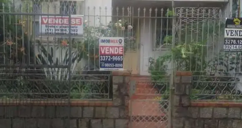 Casa com 3 quartos à venda na Avenida Engenheiro José Maria de Carvalho, 86, Vila Ipiranga, Porto Alegre