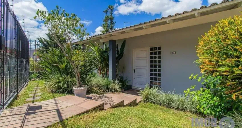 Casa com 3 quartos para alugar na Rua Carlos Huber, 91, Três Figueiras, Porto Alegre