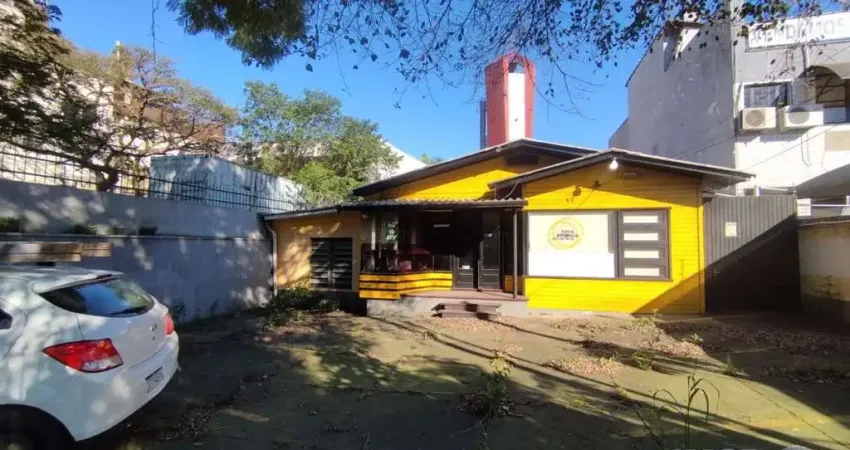 Casa com 3 quartos para alugar na Rua Cipó, 17, Passo da Areia, Porto Alegre